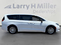 2025 Chrysler Voyager LX