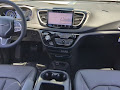 2025 Chrysler Voyager LX