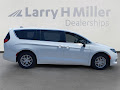 2025 Chrysler Voyager LX